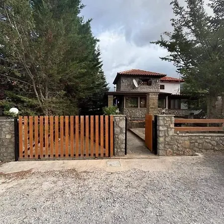 Family Friendly In Livadi Αράχωβα