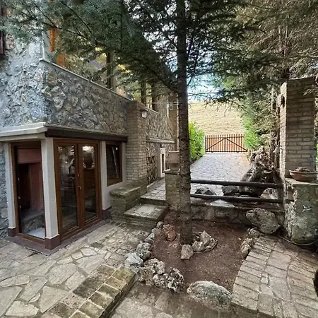 Σαλέ Family Friendly In Livadi *