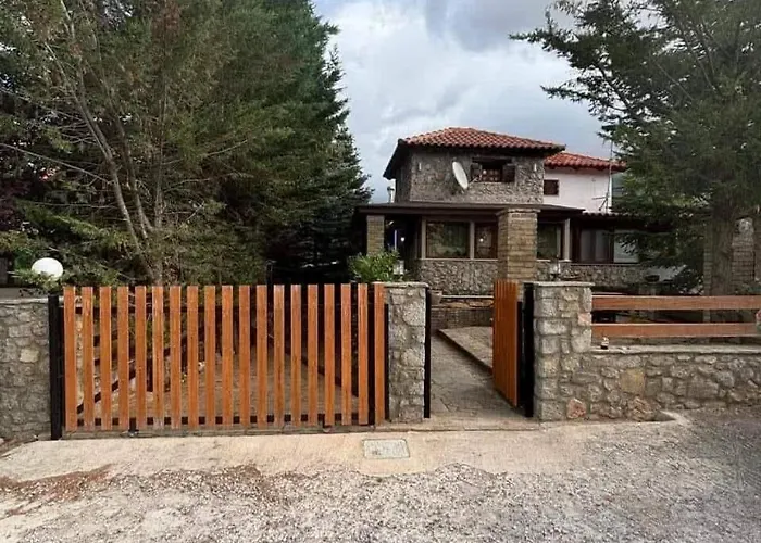 Family Friendly In Livadi Αράχωβα